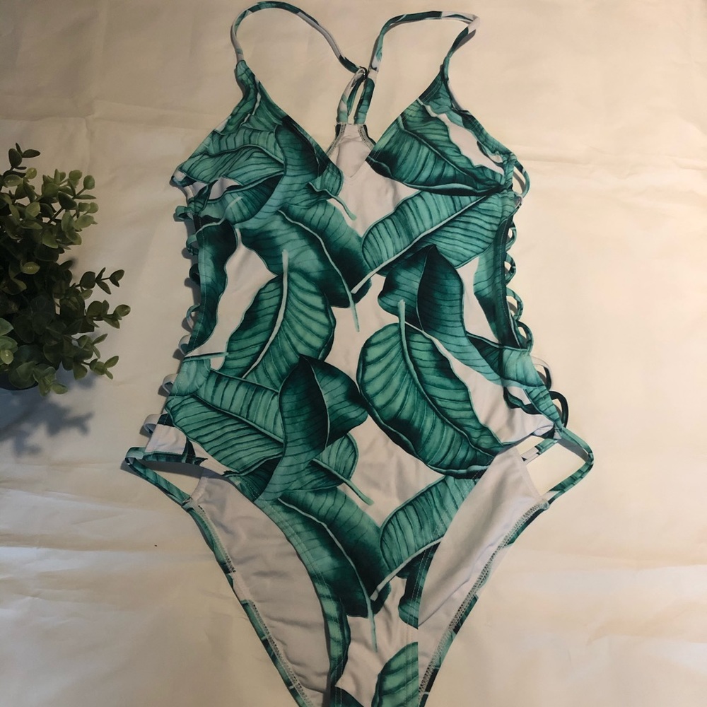 Cupshe tropical one piece bikini size M